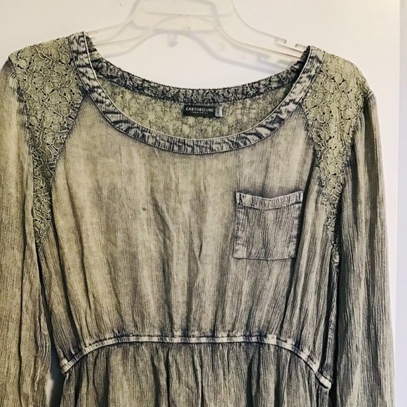 EARTHBOUND Two-tone Top with Floral Lace Accents - Picture 3 of 12